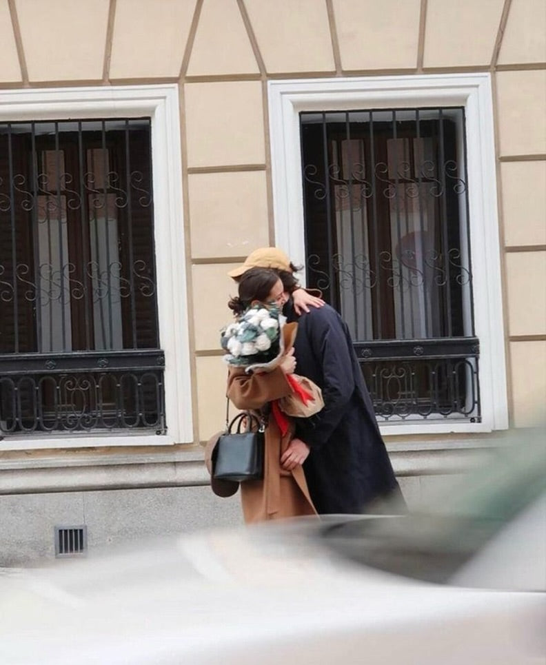 Sending Flowers: The Ultimate Etiquette Guide for Valentine's Gifts-319632114031