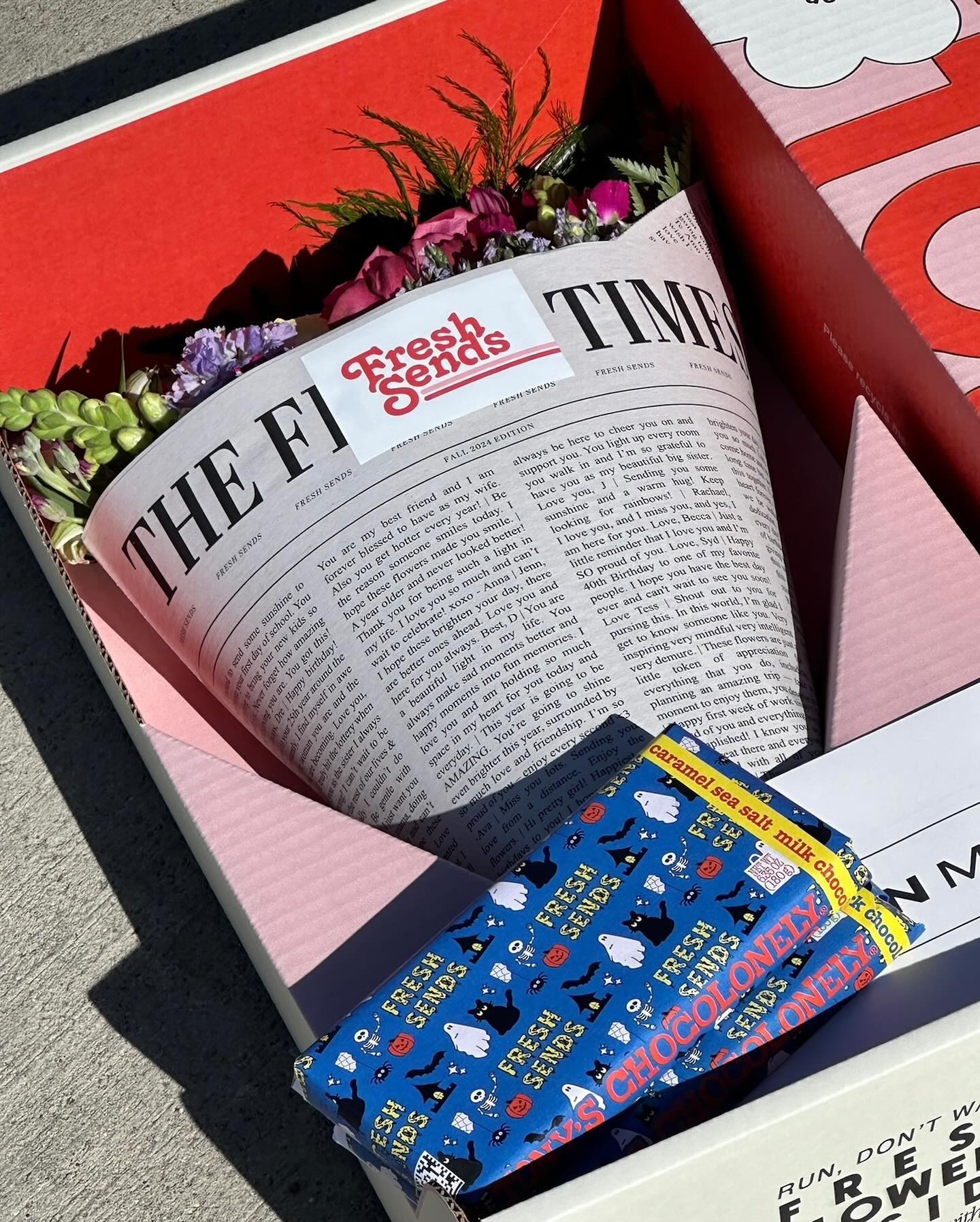 Fresh Sends bouquet and Halloween “Chocolonely” bars in a gift mailer.-318806589807