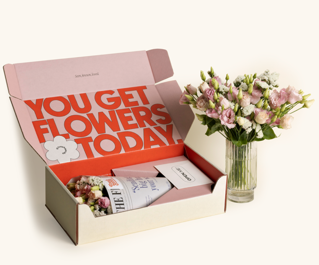 A bouquet of lisianthus and statice flowers, low in allergens and perfect for sensitive spaces.